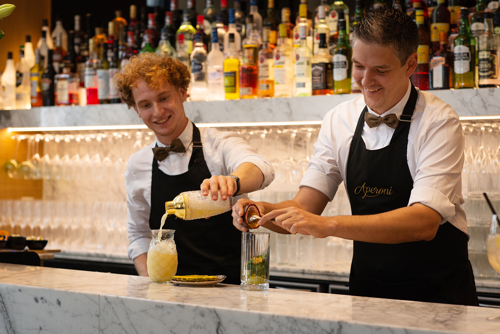 Ook in de barkaart mag de barman niet ontbreken, hij geeft zelf zijn cocktail geheimen vrij.